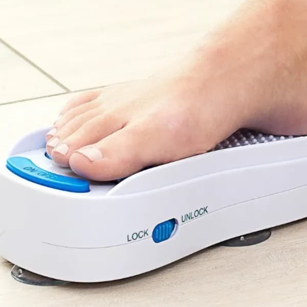 Hfe-123 Multi-Purpose Hands-Free Exfoliation Step White