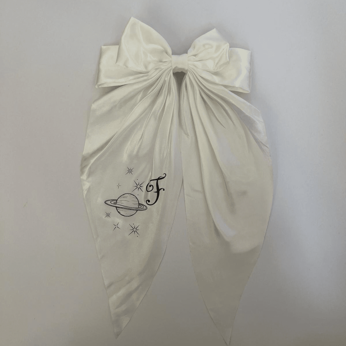 HAIR BOW WITH LETTER (F)