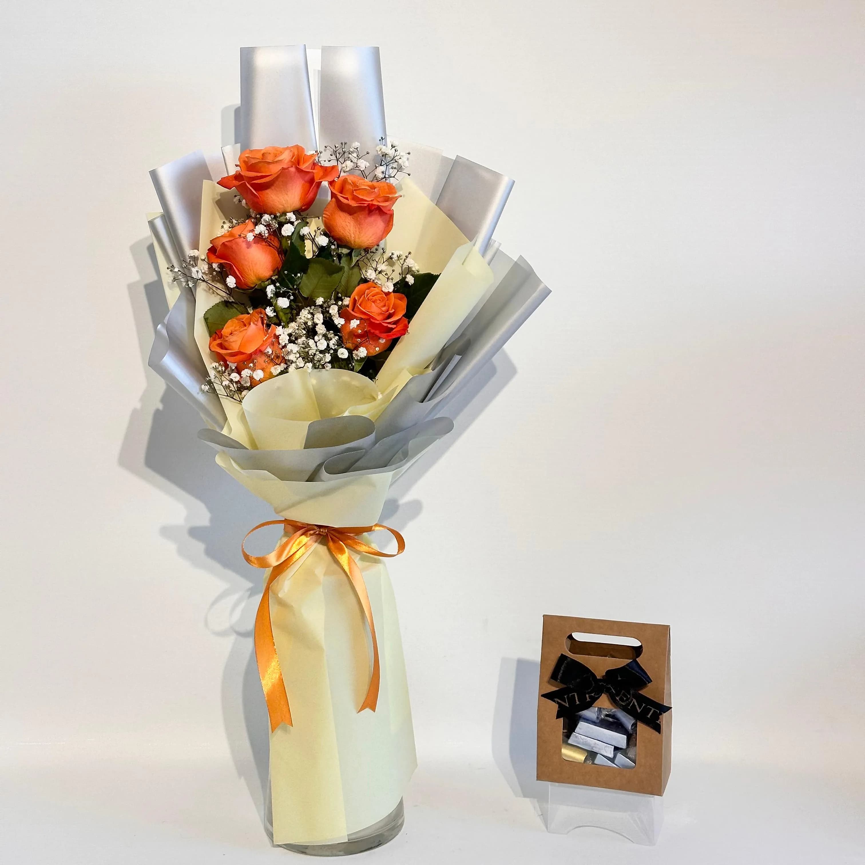 Bouquet Combo With Chocolates 1433