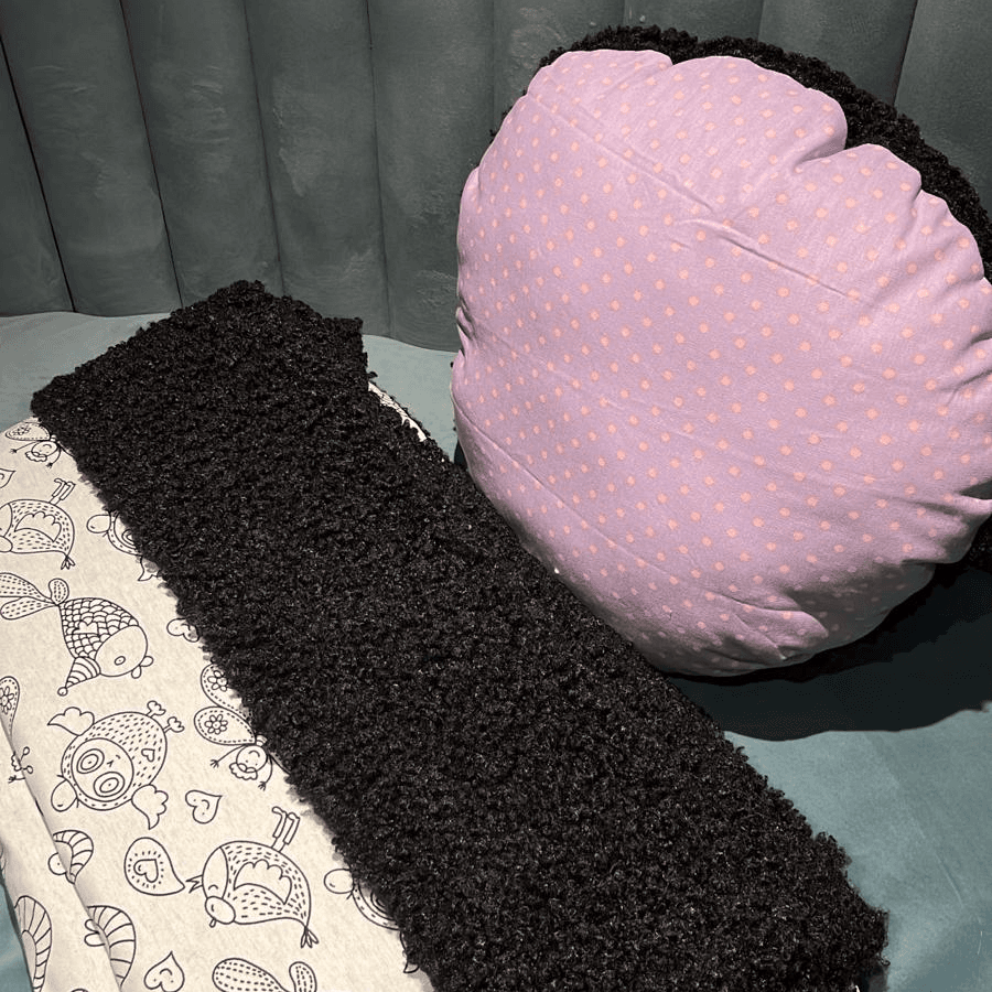Blanket With Pillows - Black 