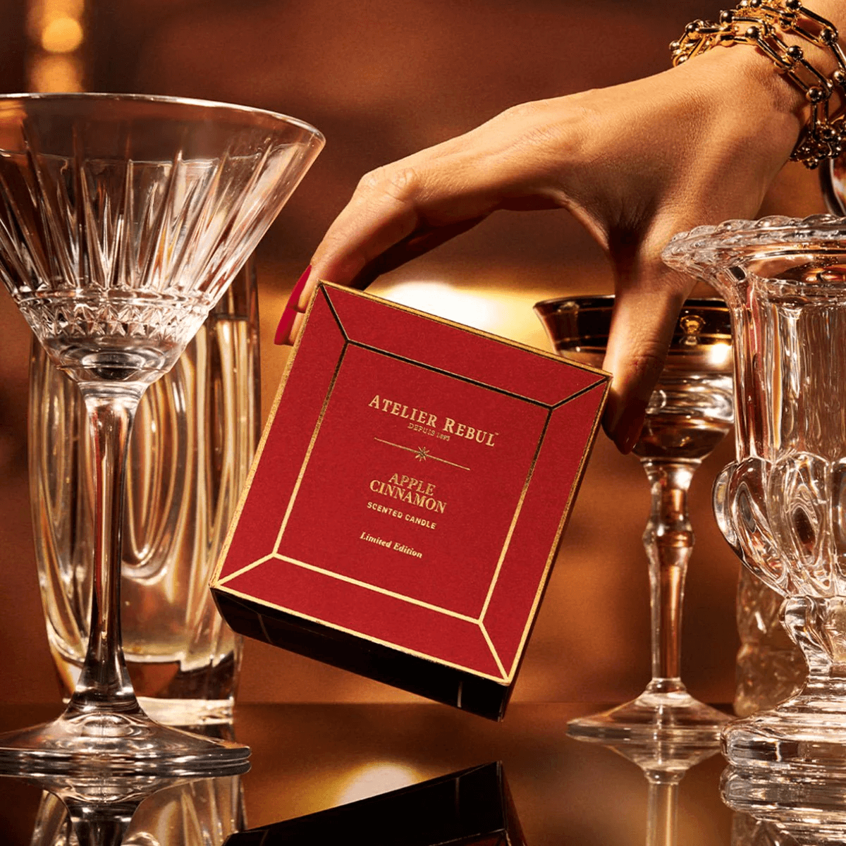 أتيليه ريد شمعة معطرة - تفاح وقرفة - 210 جرام