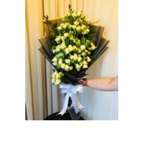 Bouquet of baby rose white with black cover