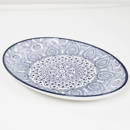 An elegant ceramic serving dish D03--023 8INC