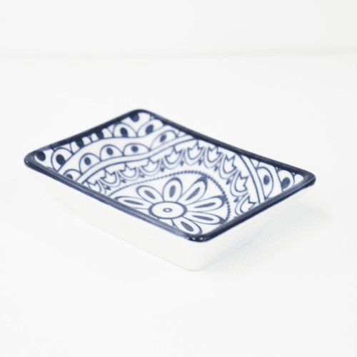 An elegant ceramic serving dish D03-004 3.375INC