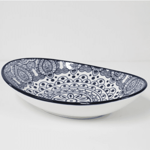 An elegant ceramic serving dish D03-013 6INC