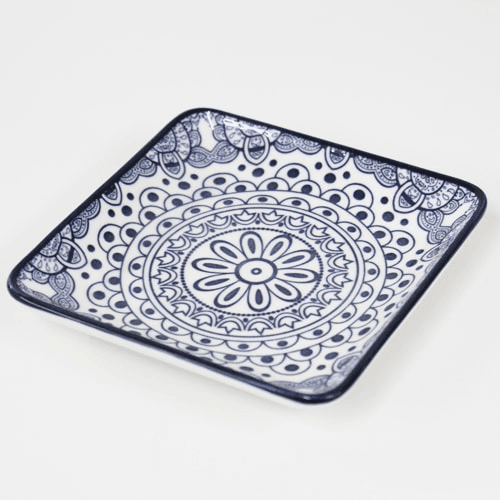 An elegant ceramic serving dish D03-016 4.875INC