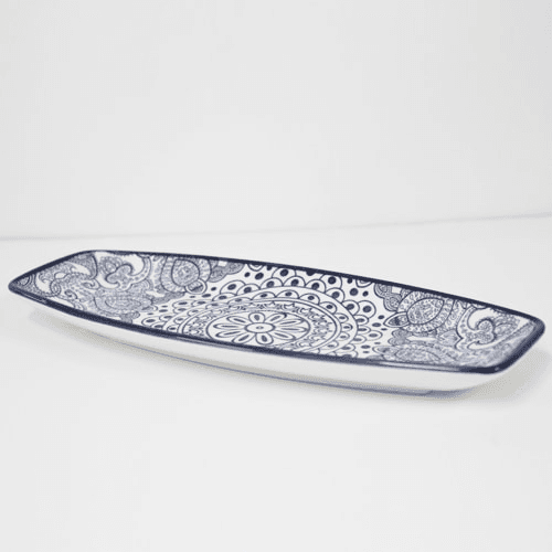 An elegant ceramic serving dish D03-020 10INC