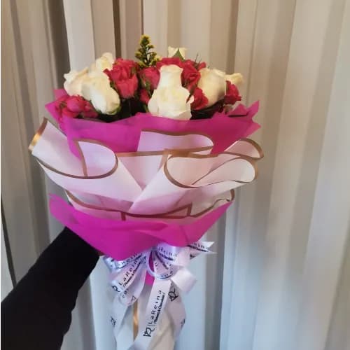 8 Round Bouquet Pink,White Cover