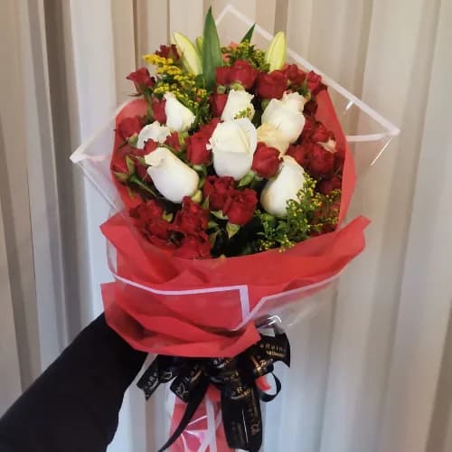 10 Round Bouquet With Transparent Cover