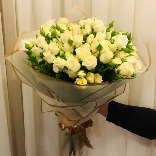 12 Round Bouquet With Gold Transparent Cover