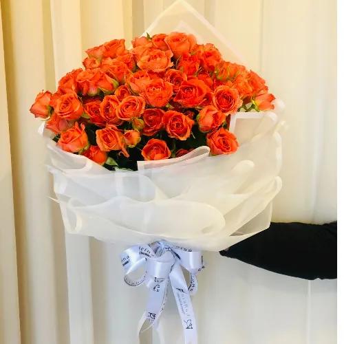 19 Round Bouquet With White Cover