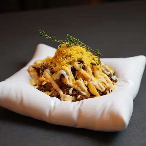 Chili Fries Beef and Cheddar cheese sauce