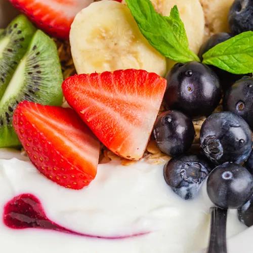 Berry Granola Greek Yogurt Bowl