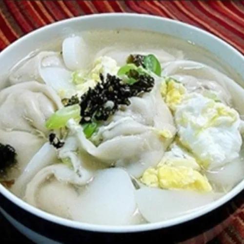 Tteok Dumpling Soup