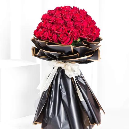 Red Majesty Hand Bouquet