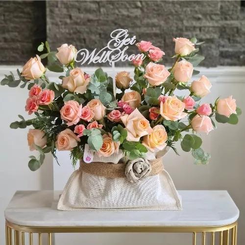 White Bag With Peach Roses