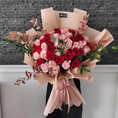 Hand Bouquet With Red And Pink Roses