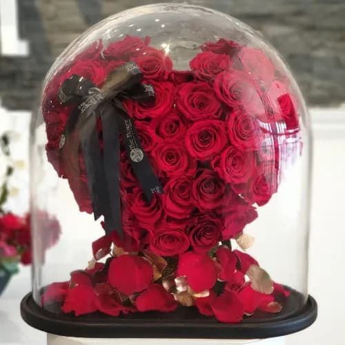 Oval Dome With Fresh Red Roses