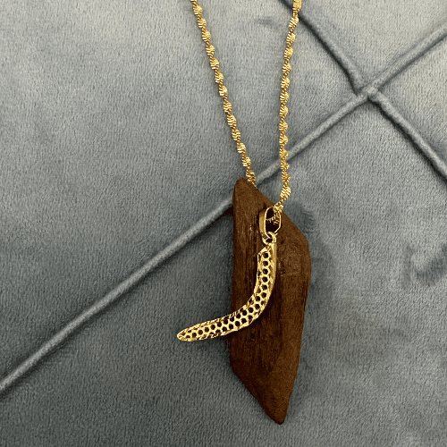 Code of Scents - Golden Car Pendant with Plain Arabic Letter - ر - Code of Scents