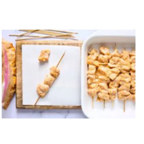 Fresh Chicken Tawook Skewers Marinated With White Sauce 500 Gr