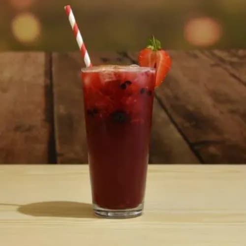 Mix Berries Iced Tea With Raw Honey