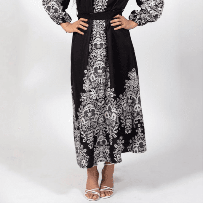 ELEGANT BLACK DRESS WITH WHITE PRINTED FLORAL DESIGN SIZE: L