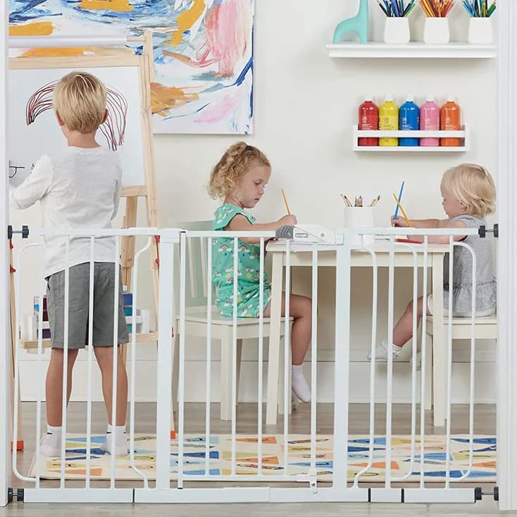 Regalo - Widespan Extra Wide Baby Gate (142 X 74 Cm)