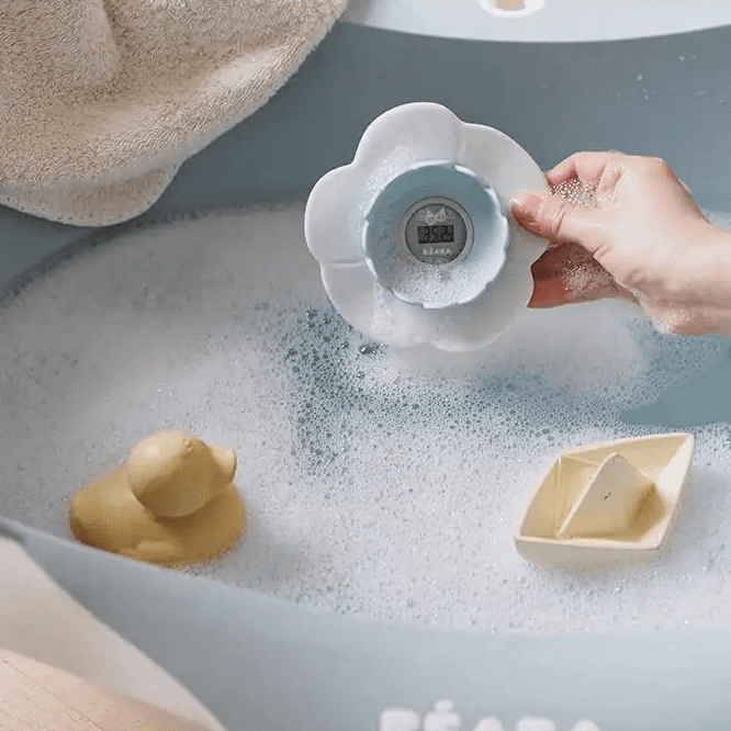 Beaba Lotus Multi-Functional Bath Thermometer (Green/Blue)