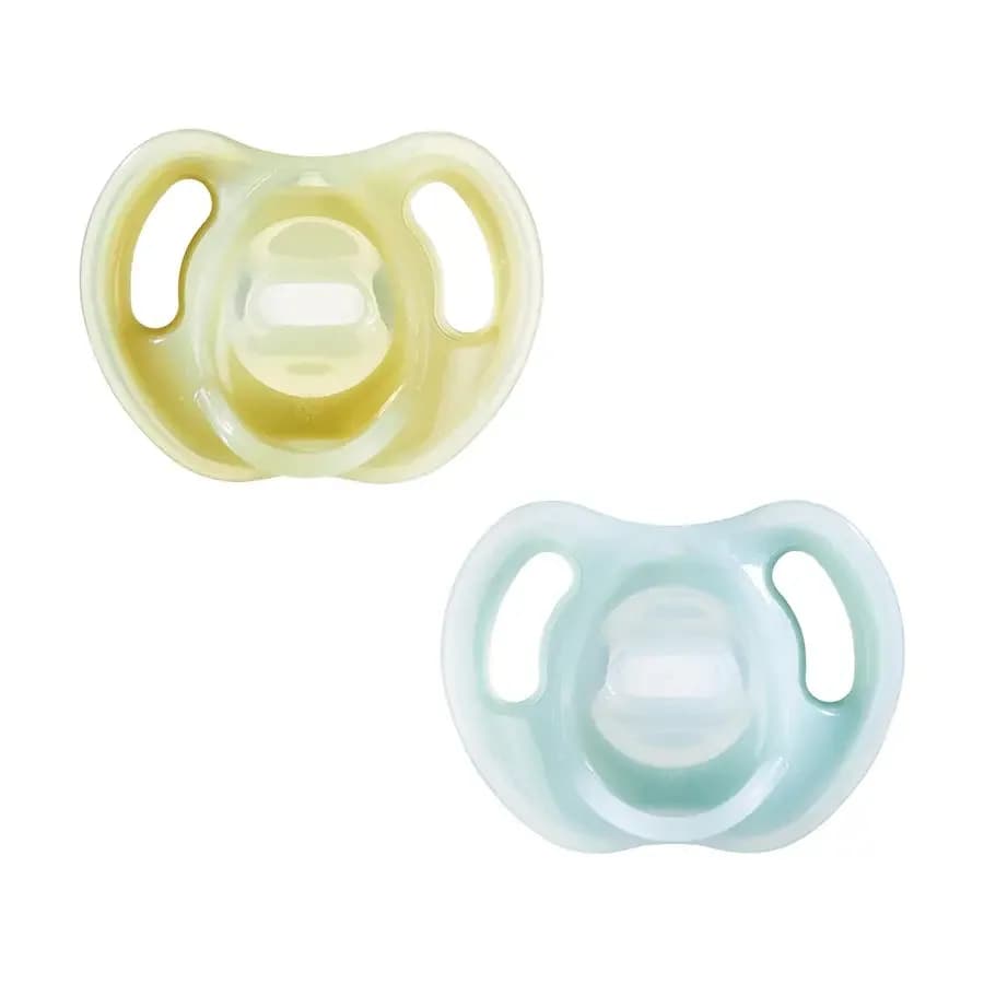 Tommee Tippee Ultra-Light Silicone Soother, 6-18M