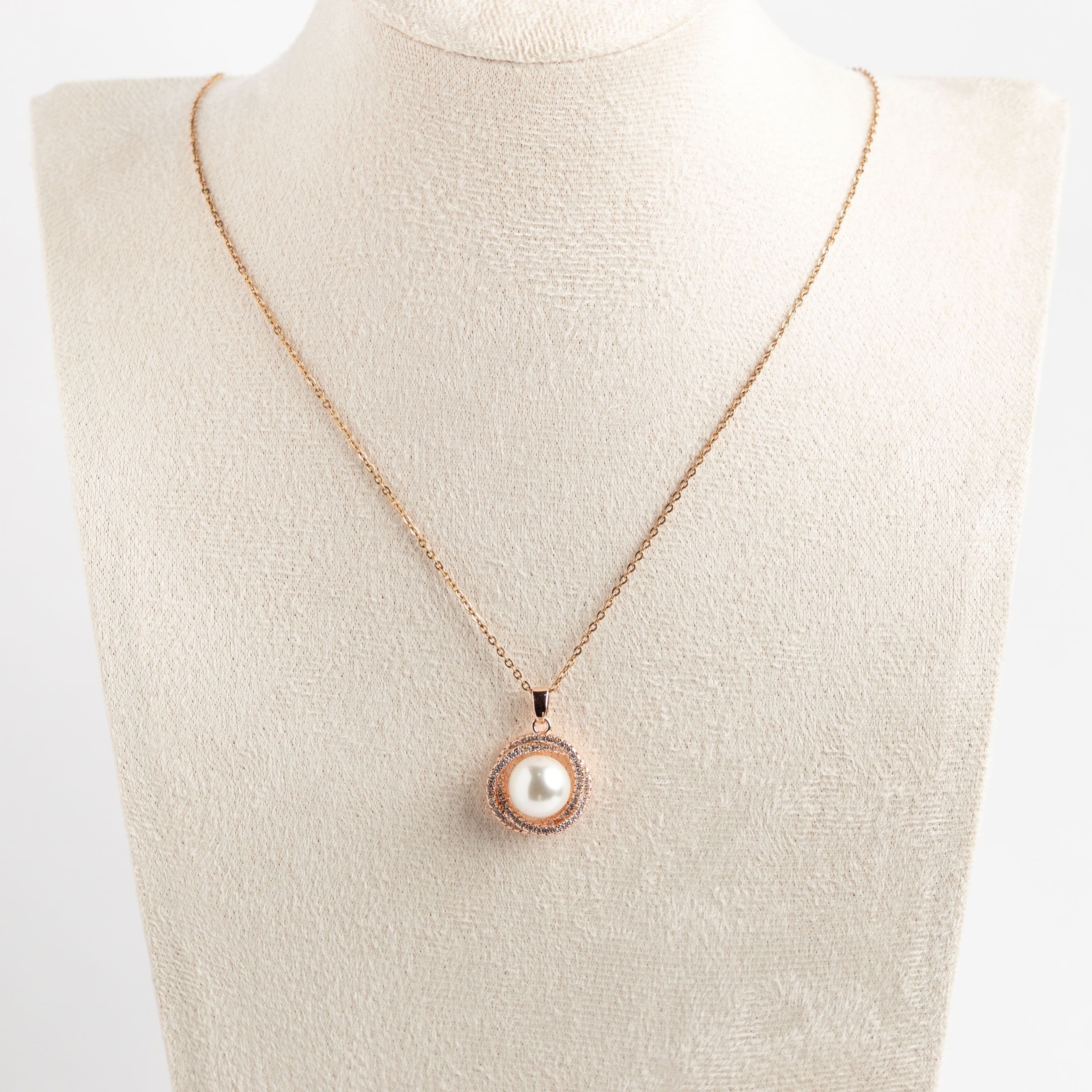 Flower Pearl Necklace