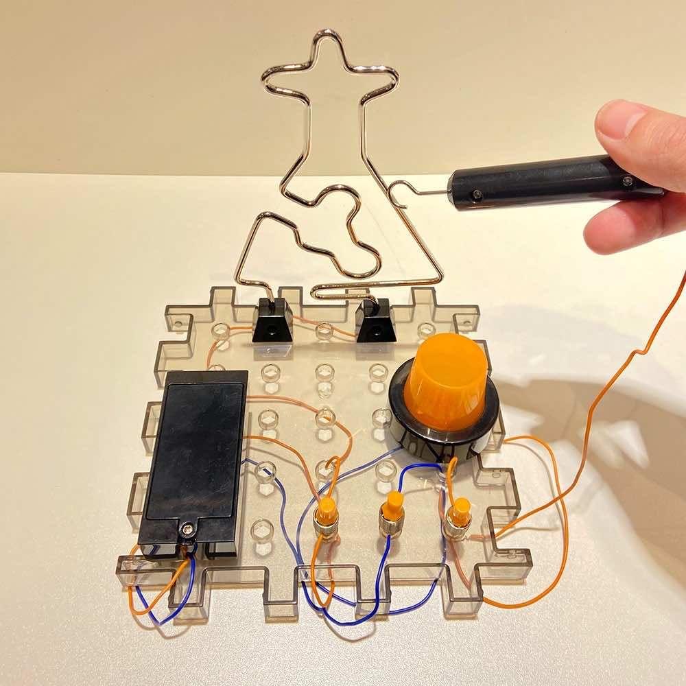 Discovery Mindblown Circuitry Action Wire Trap Experiment Kit