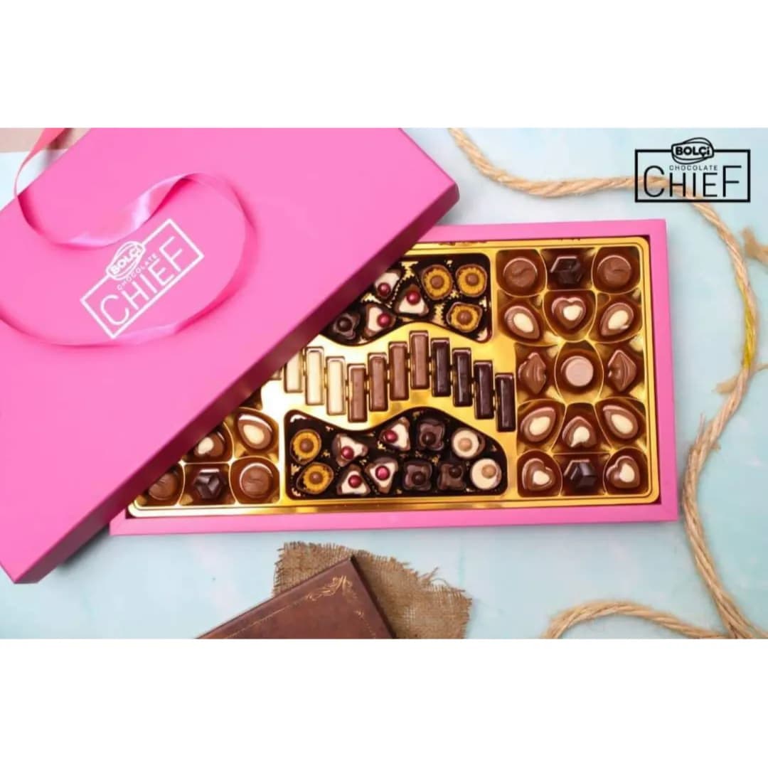 PA319 Assorted Chocolate Pralines Pink Duet Box 750 Gr
