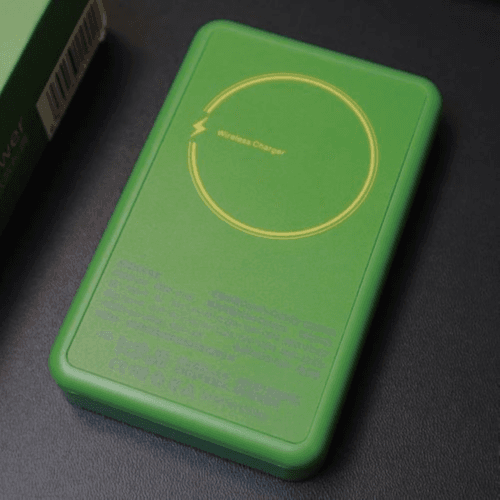 BLULORY- MAGNETIC WIRELESS CHARGING MOBILE POWER GAME CONSOLE (GP02) (Green)