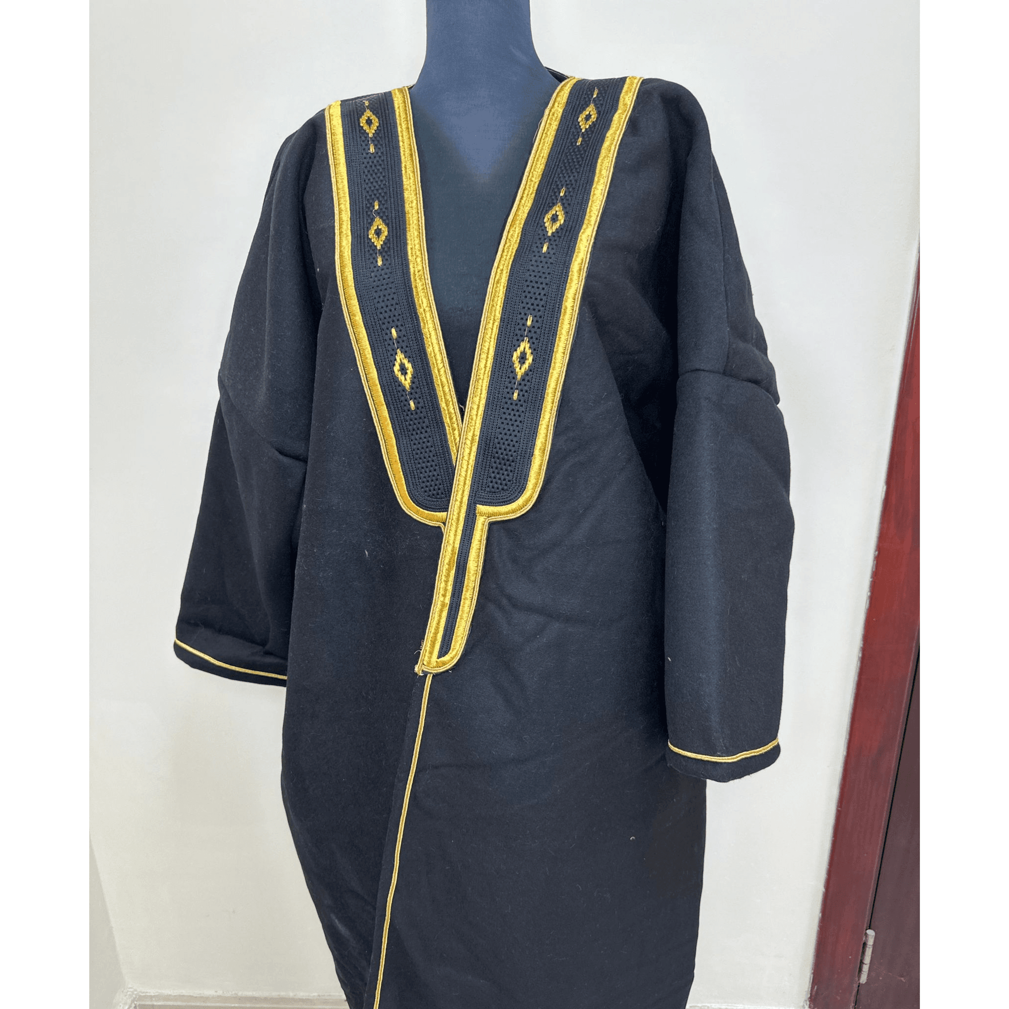 Farwa Bisht For Men Winter Arabic Size 3/2 Length 138Cm Black