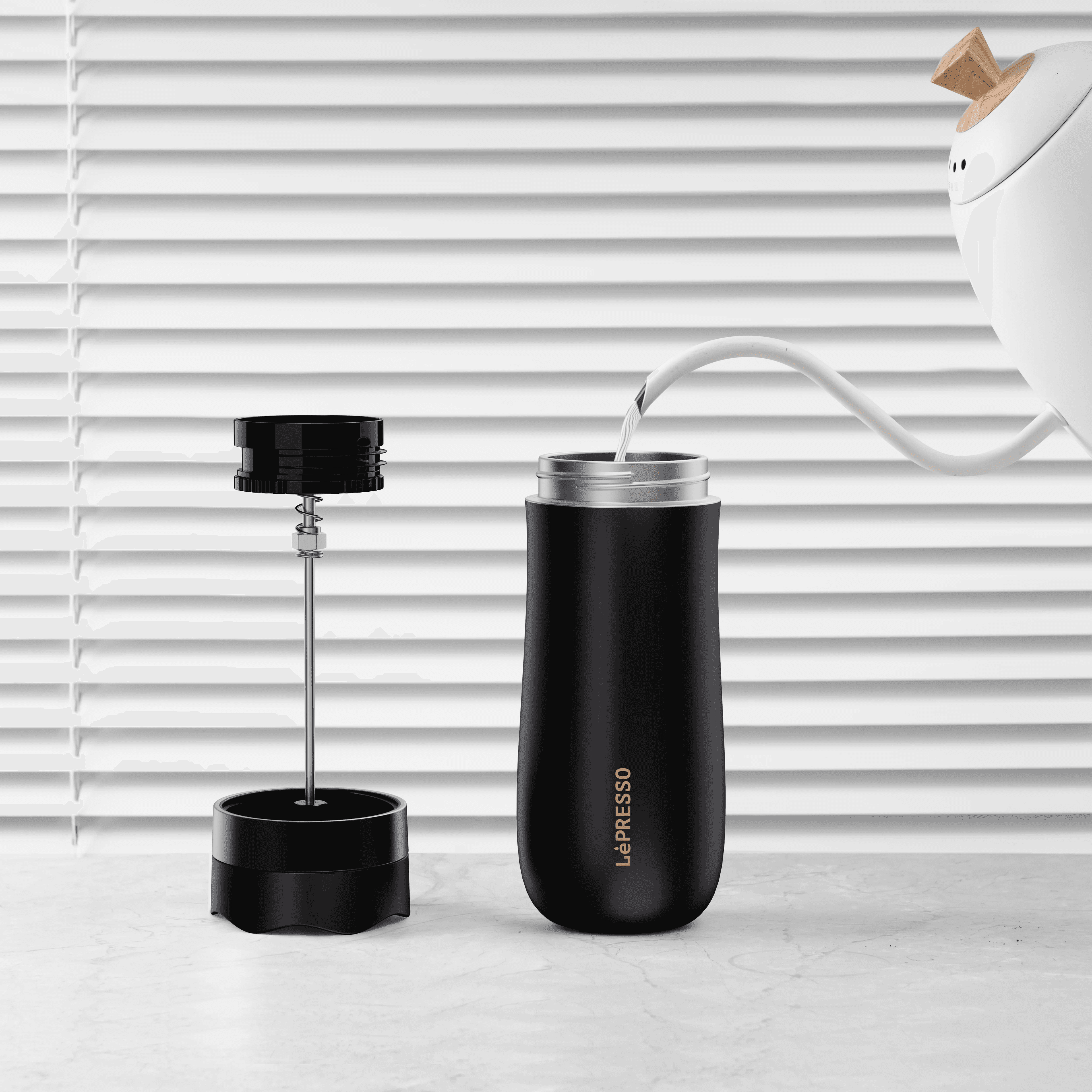 Lepresso Insulated Mug With French Press - Black