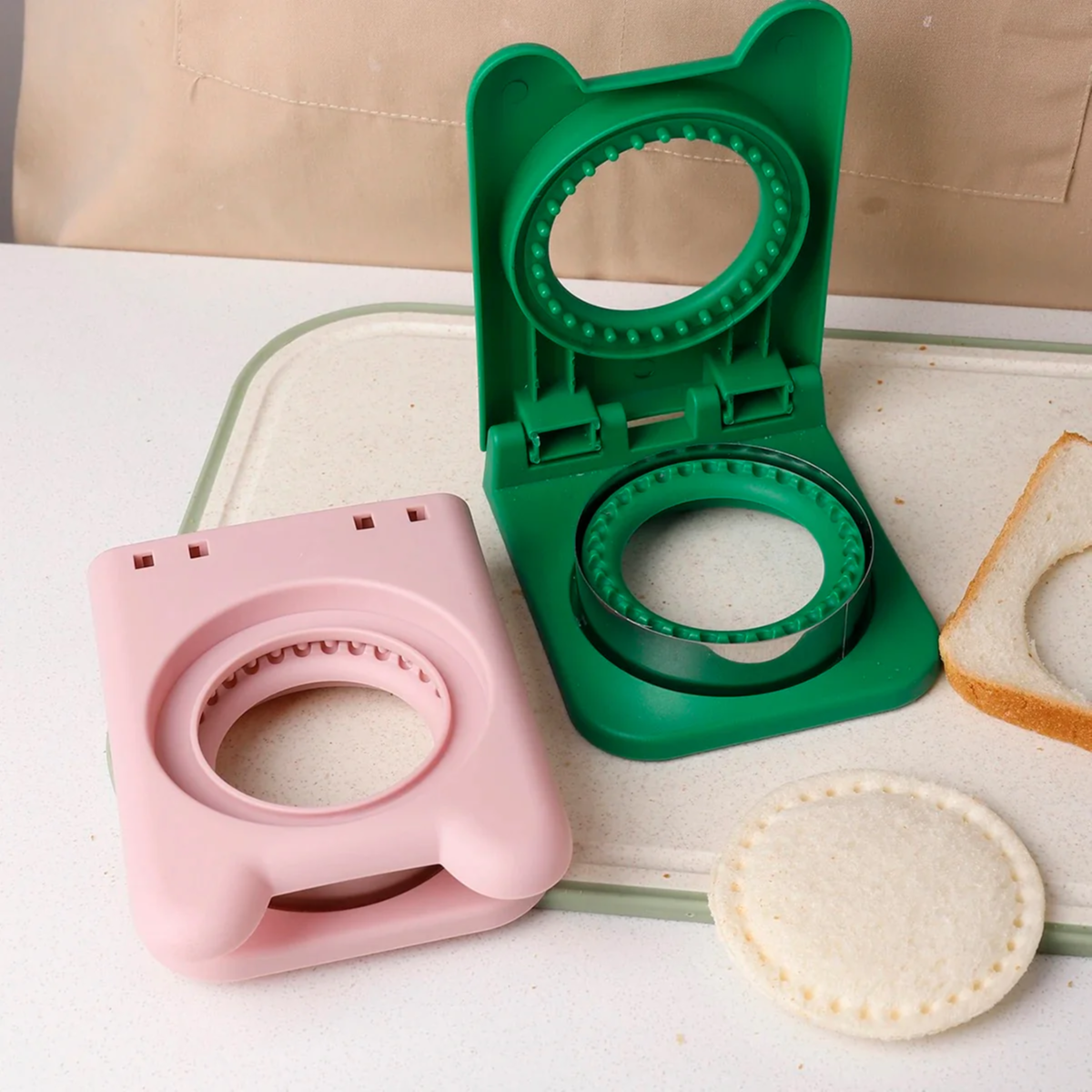 Bread Sandwich Cutter and Sealer - DIY Mold for Breakfast, Children's Lunches, and Pocket Sandwiches-PINK