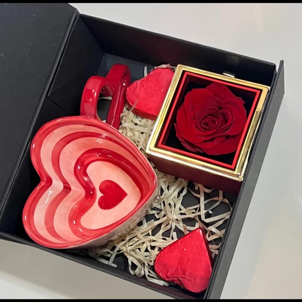 Box giveaway Gift with love mug , 2 chocolate, Rose jewelry box with love necklace