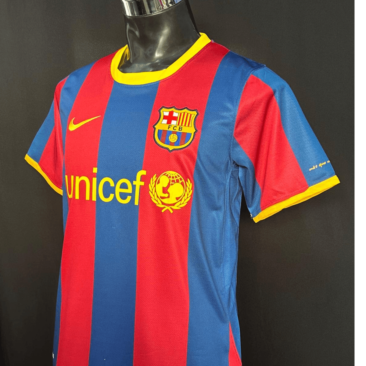 Barcelona 2010 home t-shirt classic 2xl only