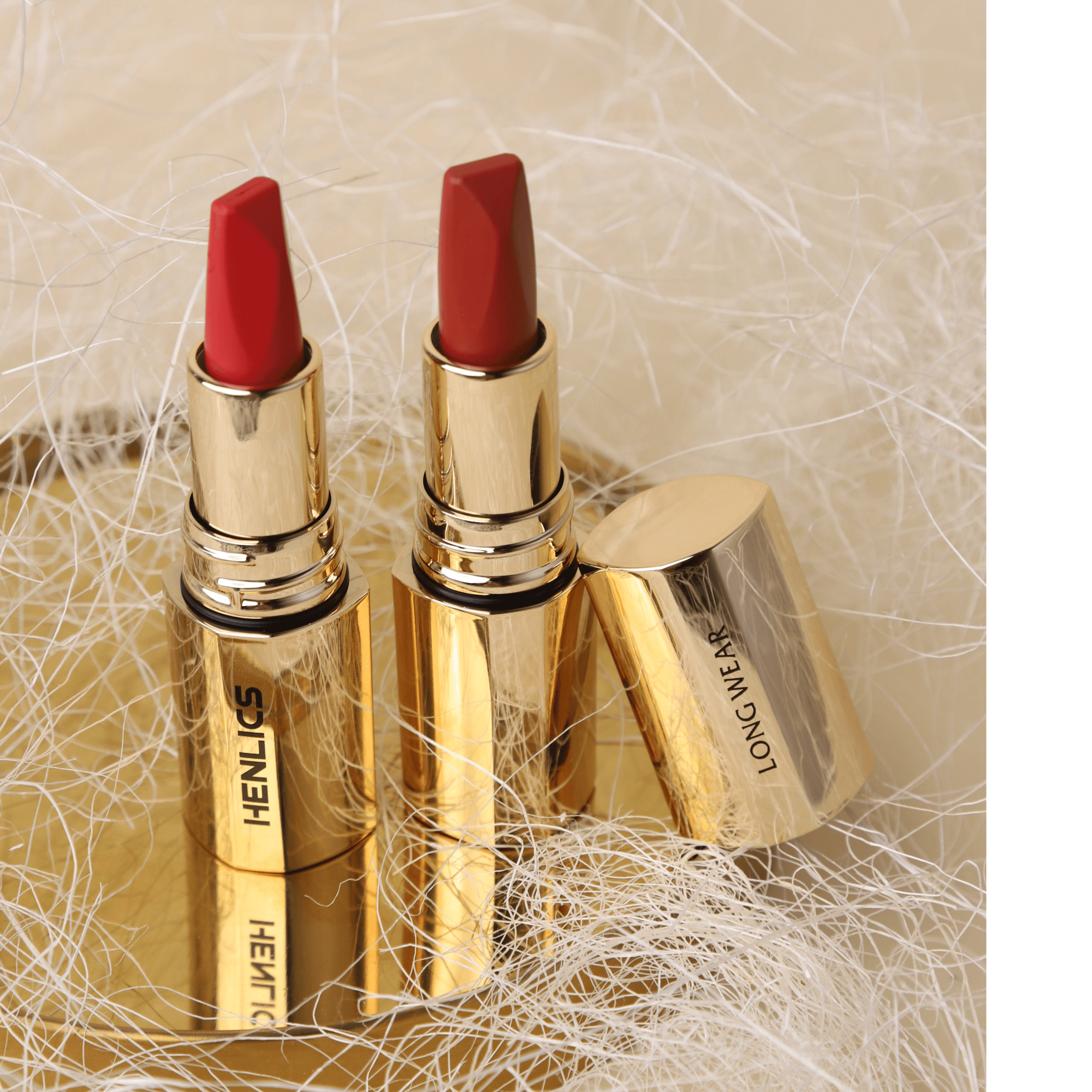 Henlicks Transfer Proof Matte Lipstick-05 (Shiny Red)
