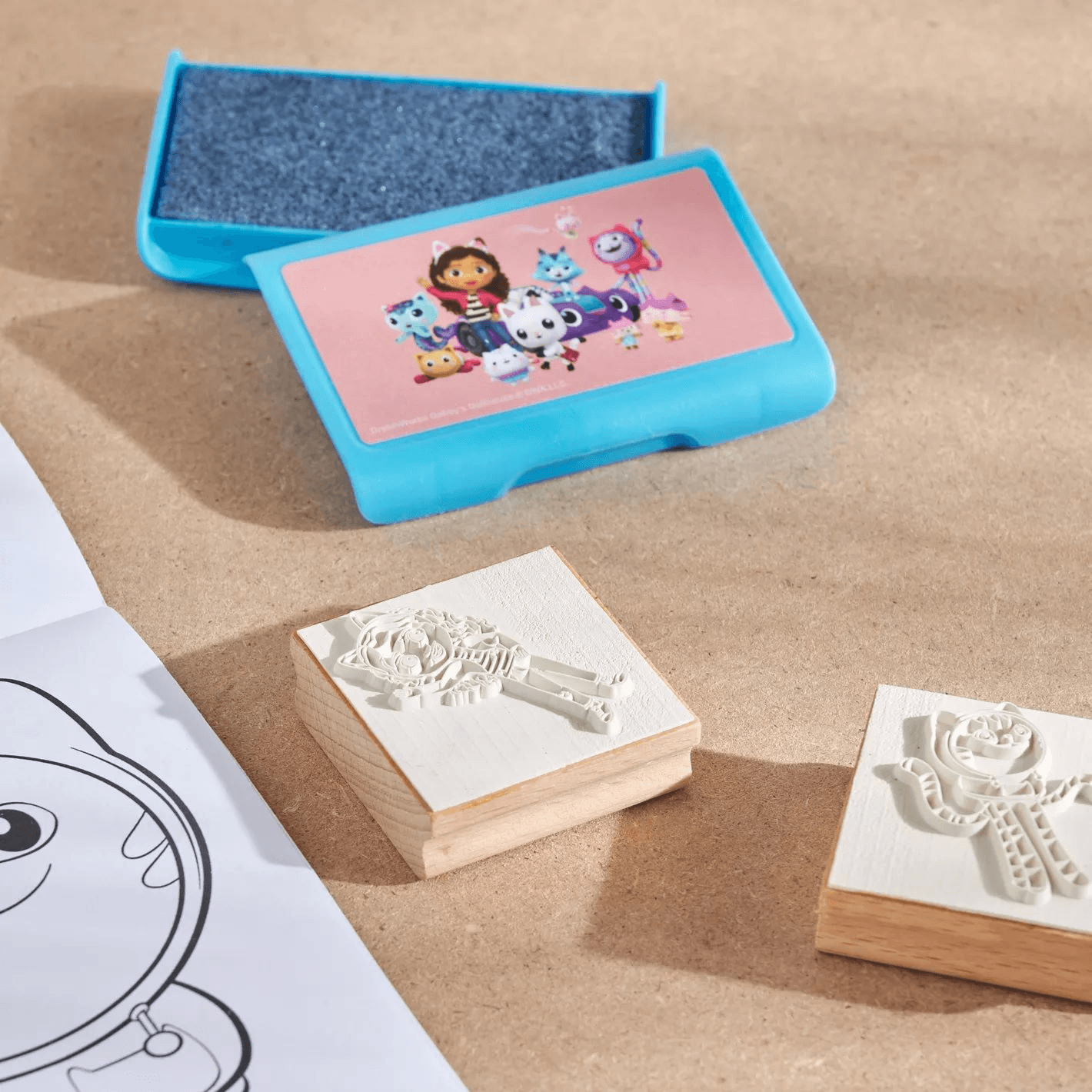 Gabby's Dollhouse 18-Felt Tip Pens and Colouring Book Set