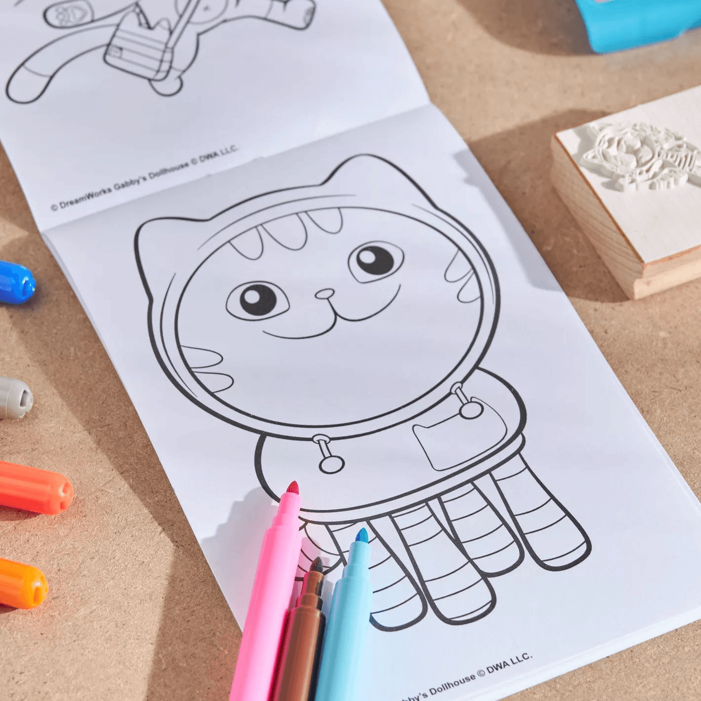 Gabby's Dollhouse 18-Felt Tip Pens and Colouring Book Set