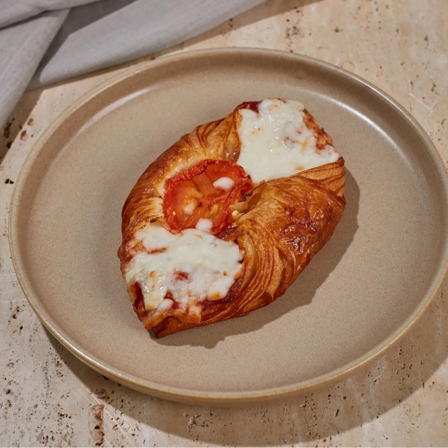 Mozarella & Tomato Croissant