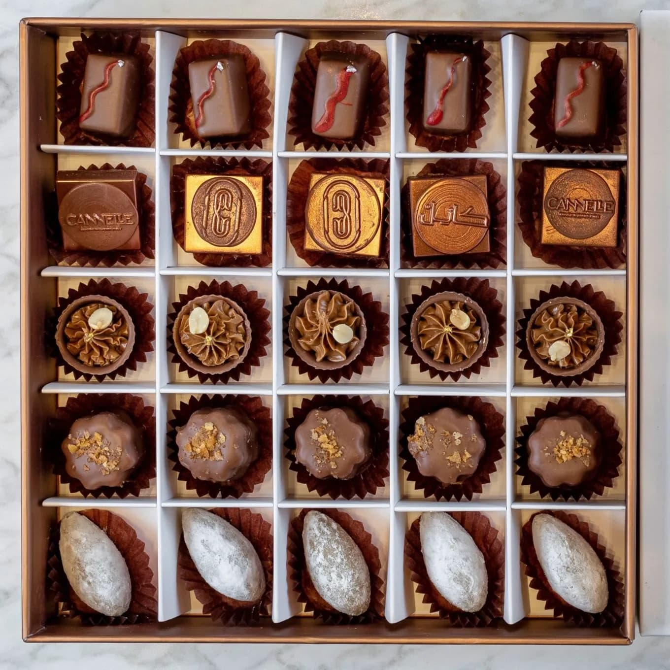 Medium Chocolate Box 25 Pieces Premium