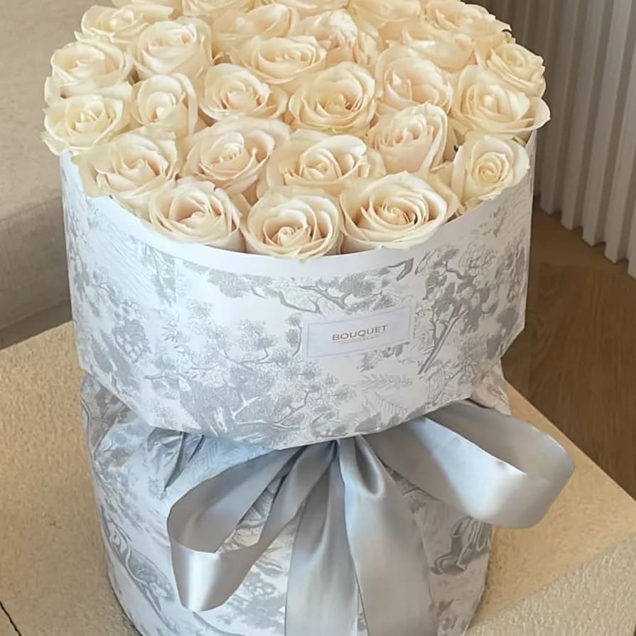 Grey Dior ( White Roses)