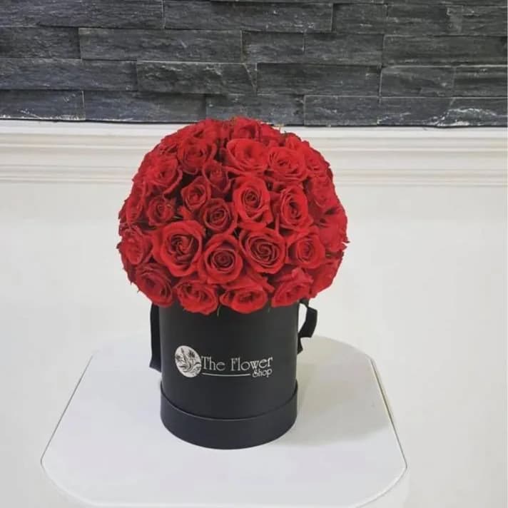 Black Small Round Box With Baby Roses