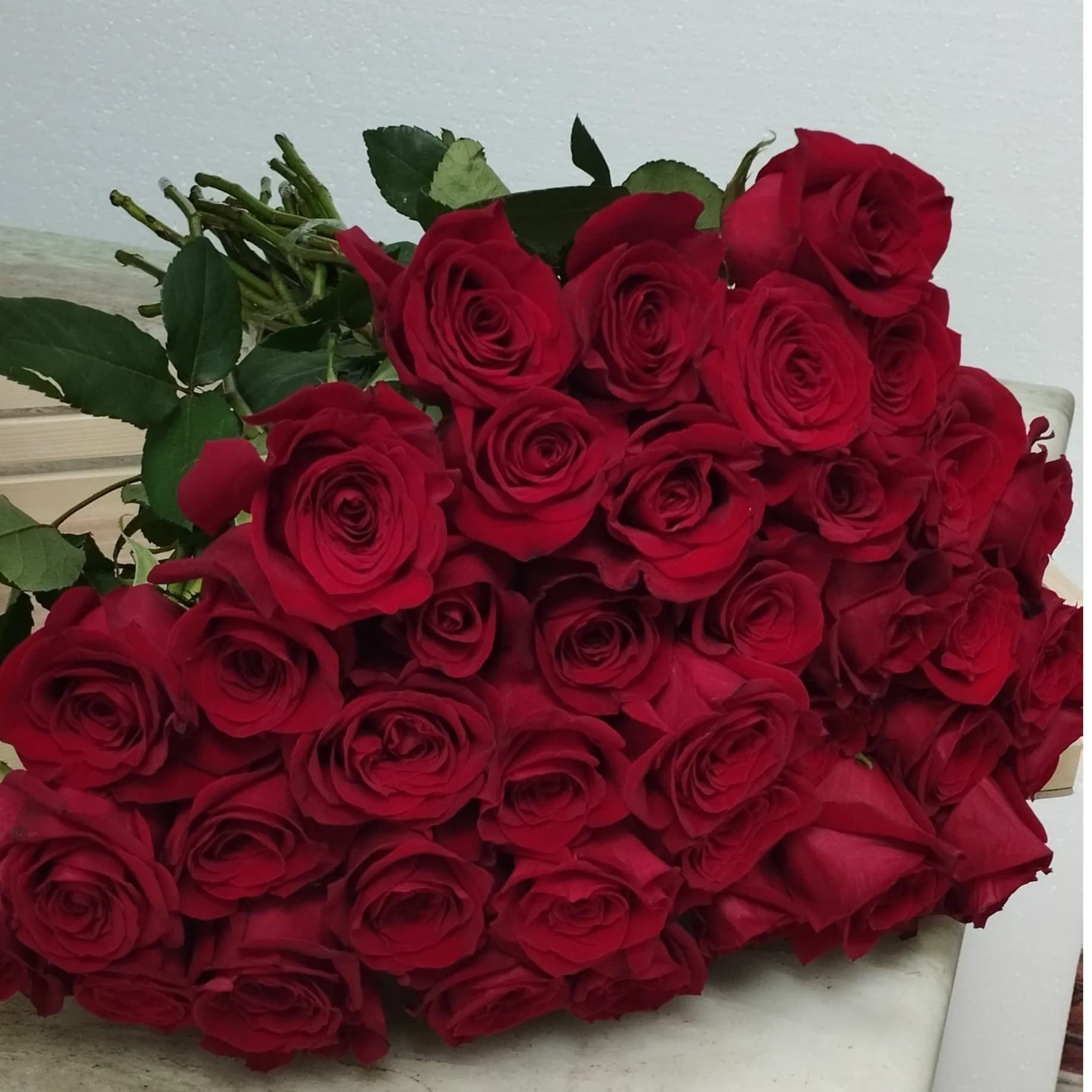25 Piece Red Roses