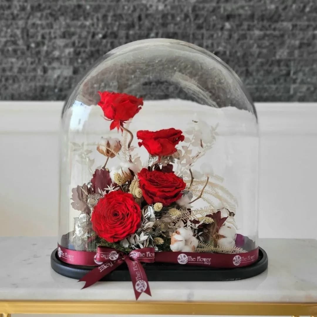 Big Dome With Preserved Roses And Dried Leaves